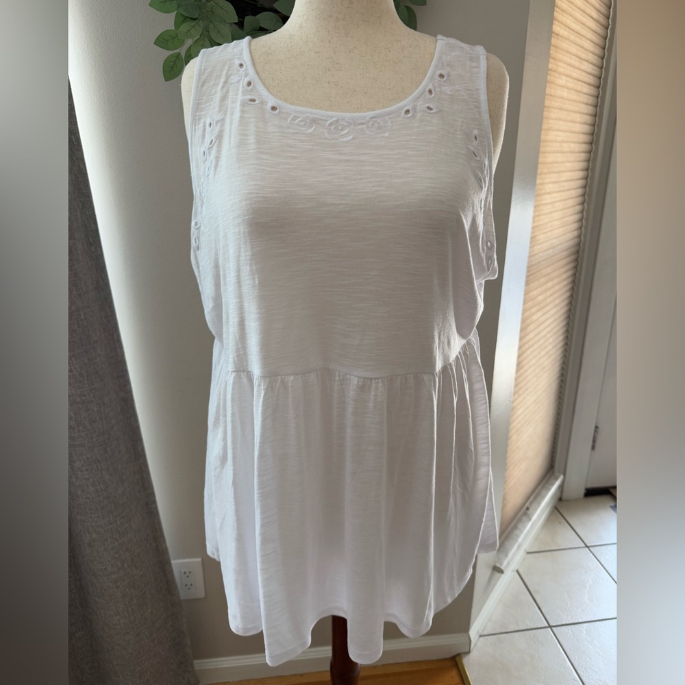 Torrid White Babydoll with tie back - Size 3